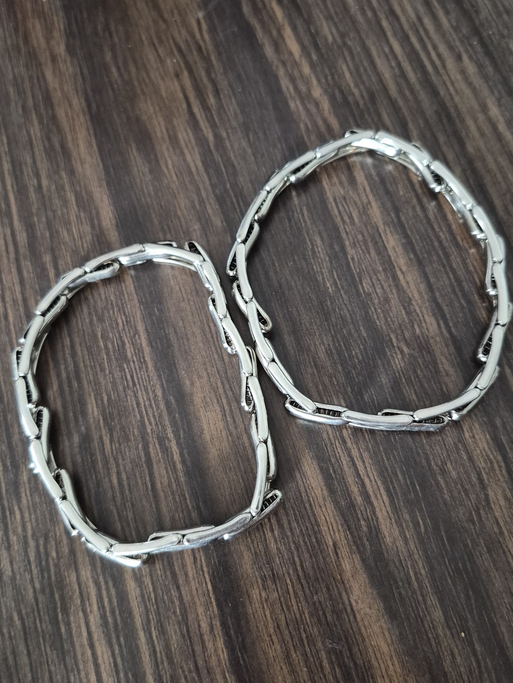 A Pair Of Collectible Vintage Lambournes SLEEVE GARTERS SPRING LINK Number 53